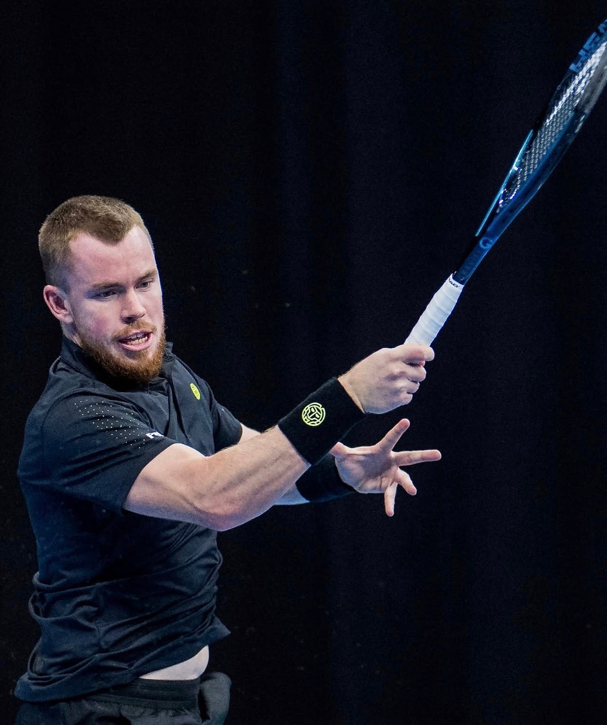 Remy Bertola spielt eine Vorhand in der Halle am ATP-250-Turnier European Open in Brüssel