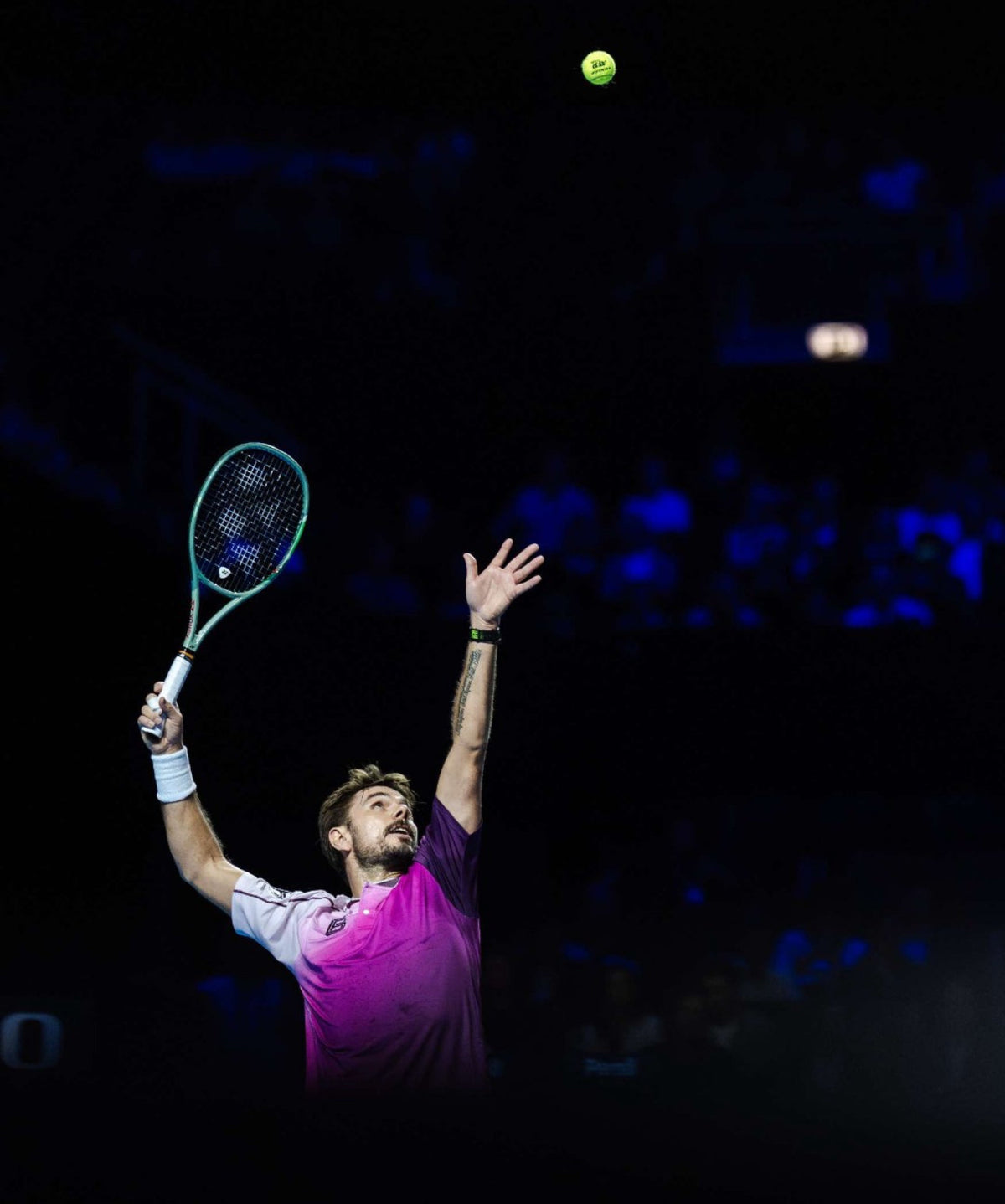 Siegerpokal der Swiss Indoors Basel in der Vitrine vor der Ehrentafel der Turniersieger, Vorschau auf die Swiss Indoors 2026