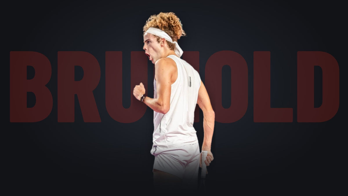 Mika Brunold ballt die Faust nach seinem Sieg gegen Jaime Faria in der Qualifikation der Swiss Indoors Basel 2026